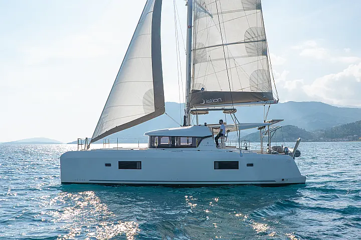 Lagoon 42 A/C & GEN - 