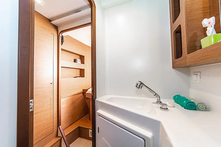 Lagoon 42 A/C & GEN - 