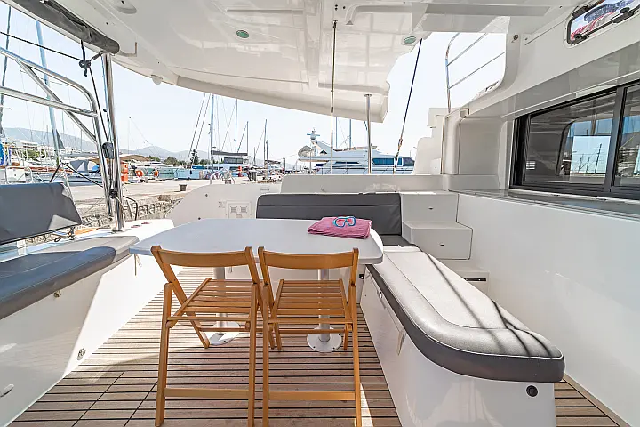 Lagoon 46 A/C & GEN & WM - 