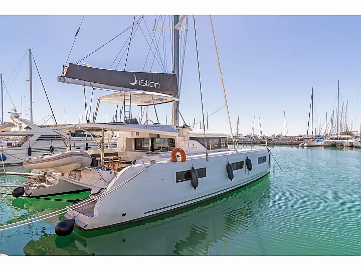 Lagoon 46 A/C & GEN & WM - External image