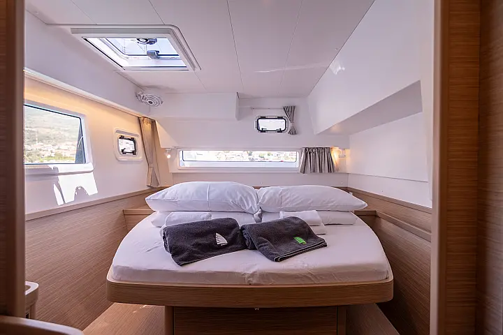 Lagoon 42 Owner version - 