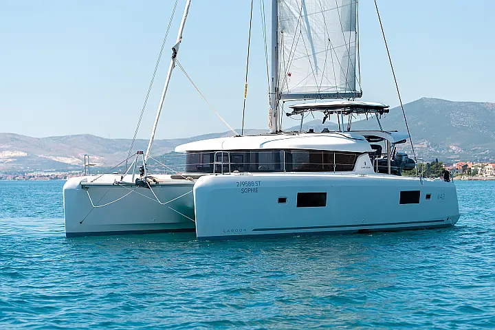 Lagoon 42 Owner version - 
