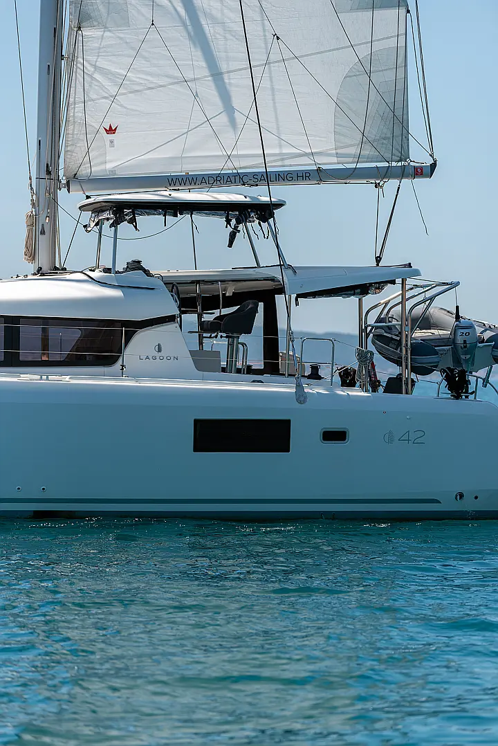 Lagoon 42 Owner version - 