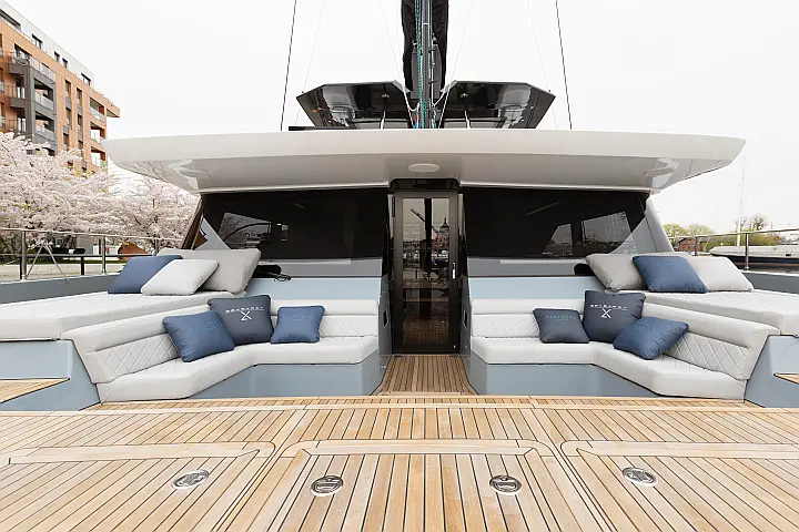 Moon Yacht 60  - 