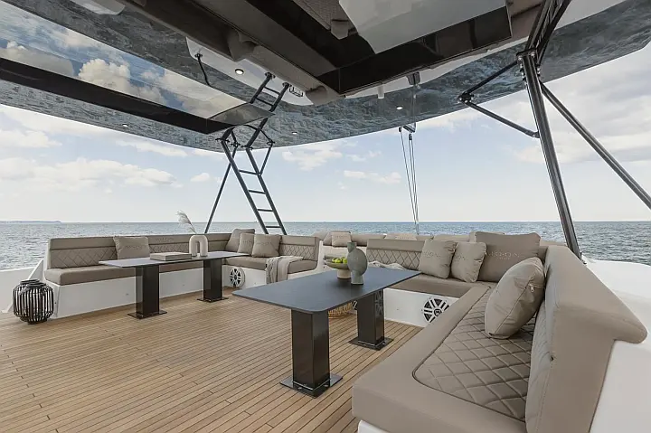 Moon Yacht 60  - 