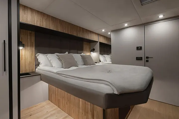 Moon Yacht 60  - 