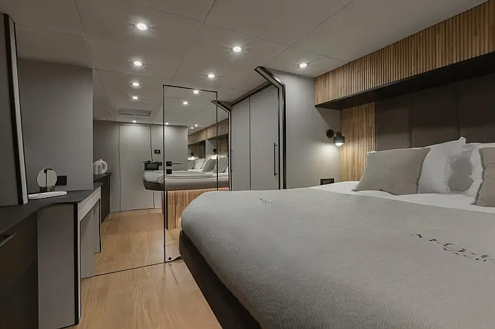 Moon Yacht 60  - 