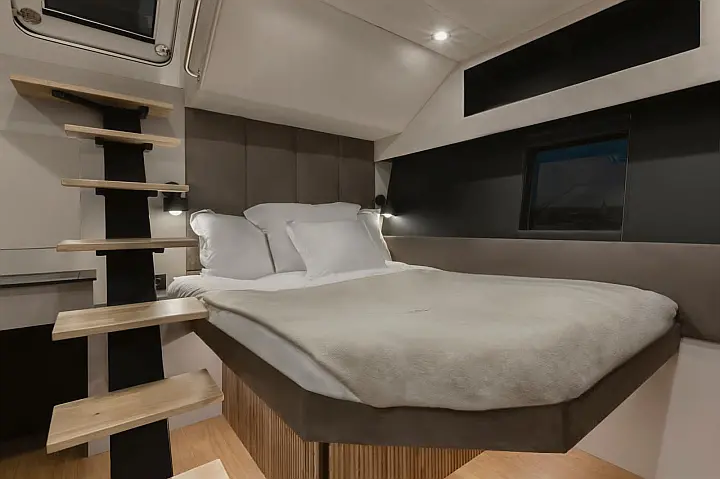 Moon Yacht 60  - 