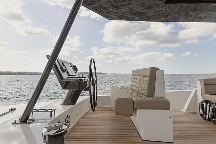 Moon Yacht 60  - 