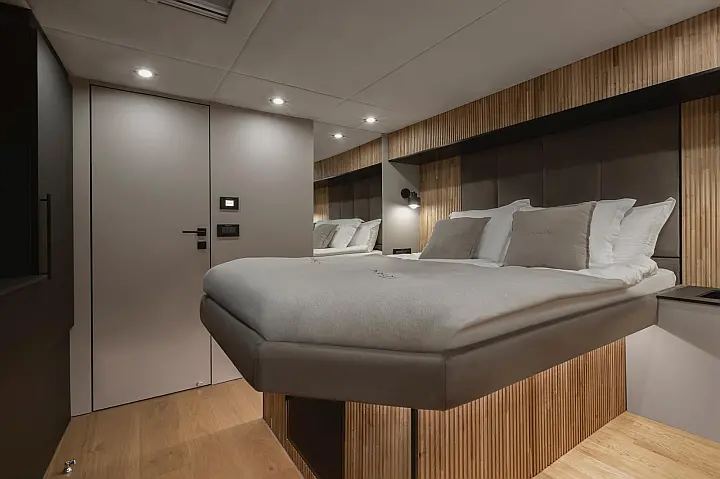 Moon Yacht 60  - 