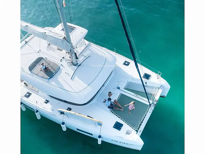 Lagoon 42 - External image