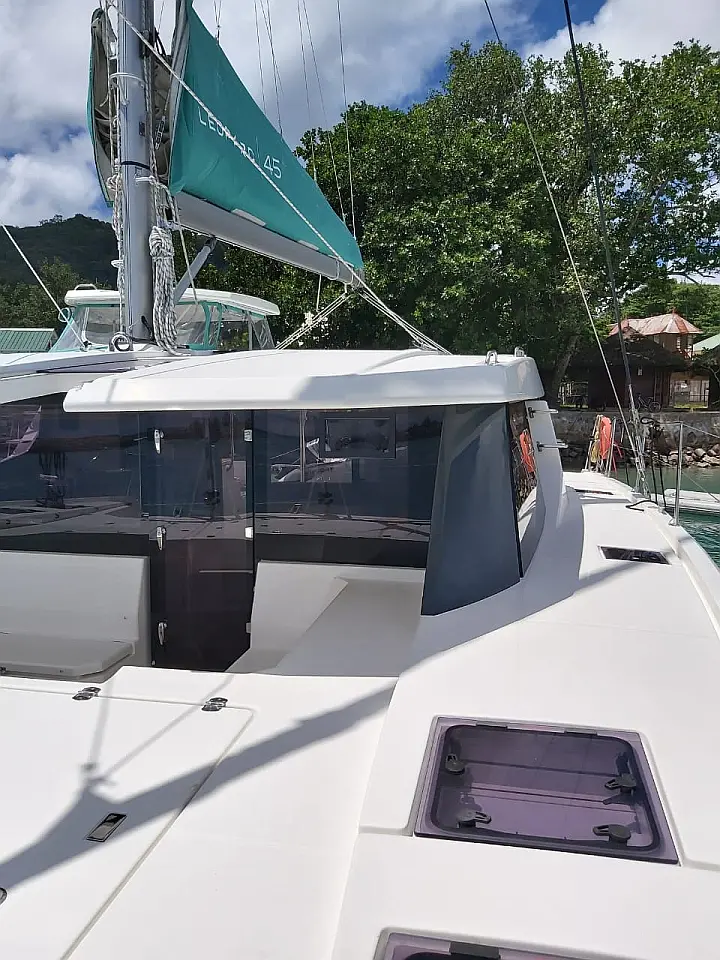 Leopard 45 - forward cockpit