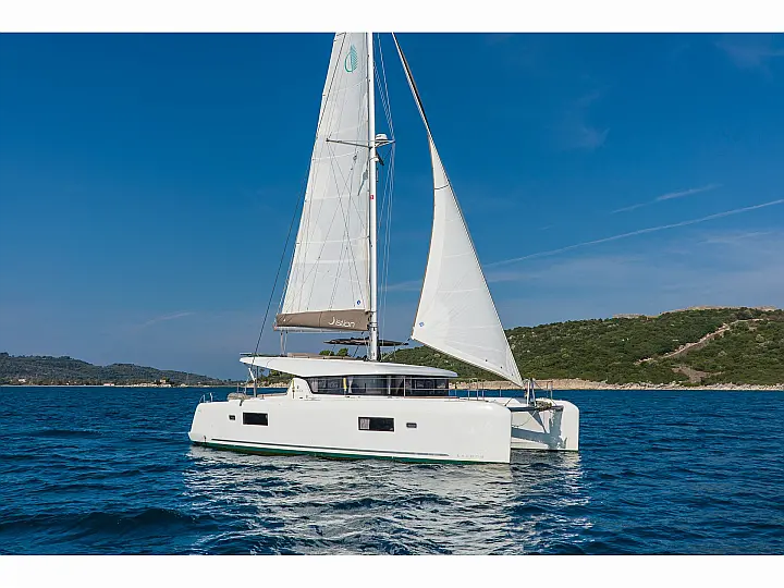 Lagoon 42 A/C & GEN - External image