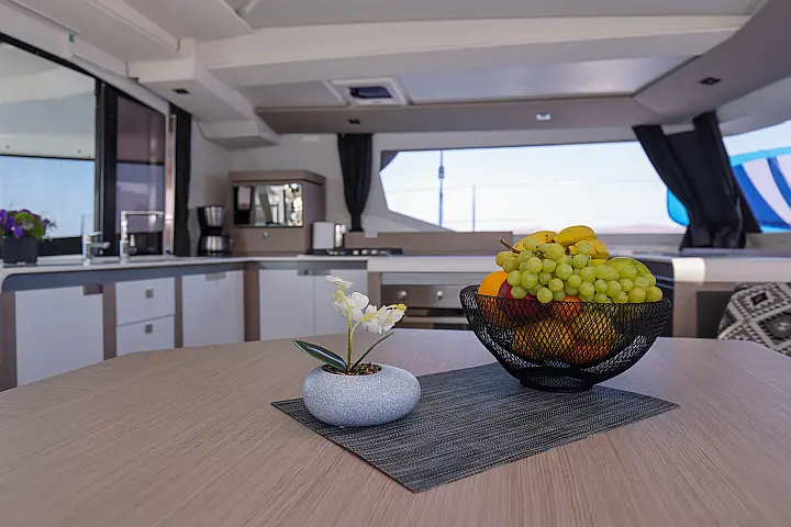 Fountaine Pajot 47 TANNA LUX (GEN,AC,WATERMAKER) - 