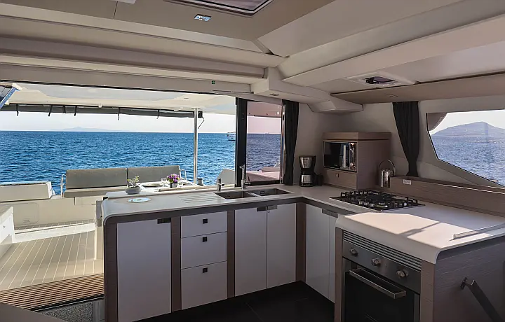 Fountaine Pajot 47 TANNA LUX (GEN,AC,WATERMAKER) - 