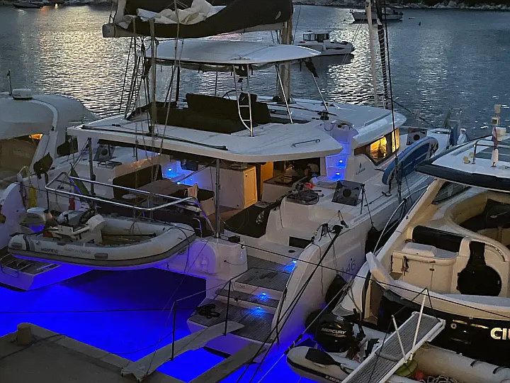 Lagoon 46 - External image