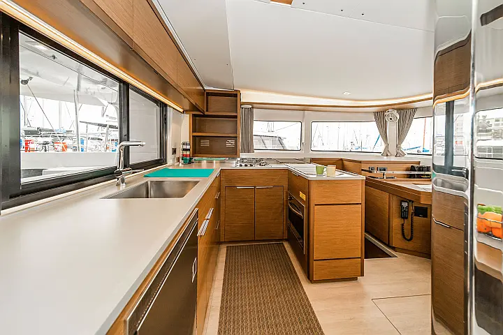 Lagoon 46 A/C & GEN & WM - 