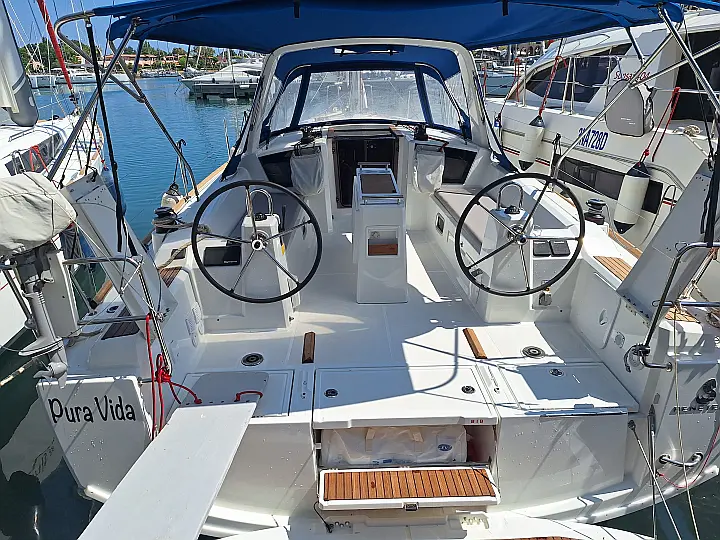 Oceanis 38.1 - External image