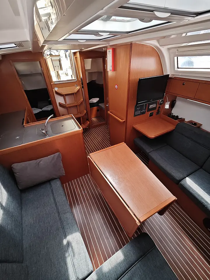 Bavaria Cruiser 37 - 