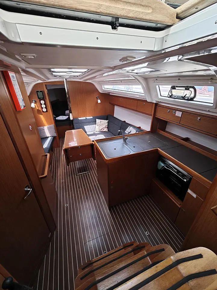 Bavaria Cruiser 37 - 