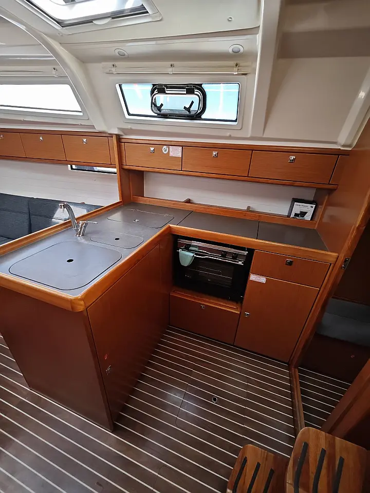 Bavaria Cruiser 37 - 