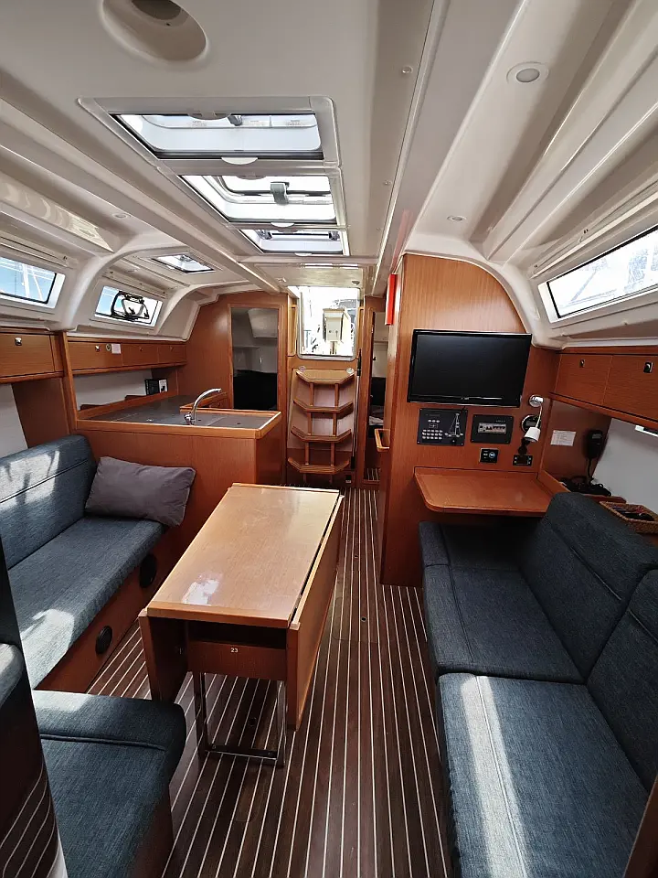 Bavaria Cruiser 37 - 