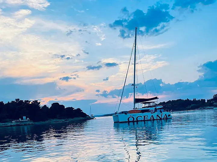 Lagoon 450  Flybridge - External image