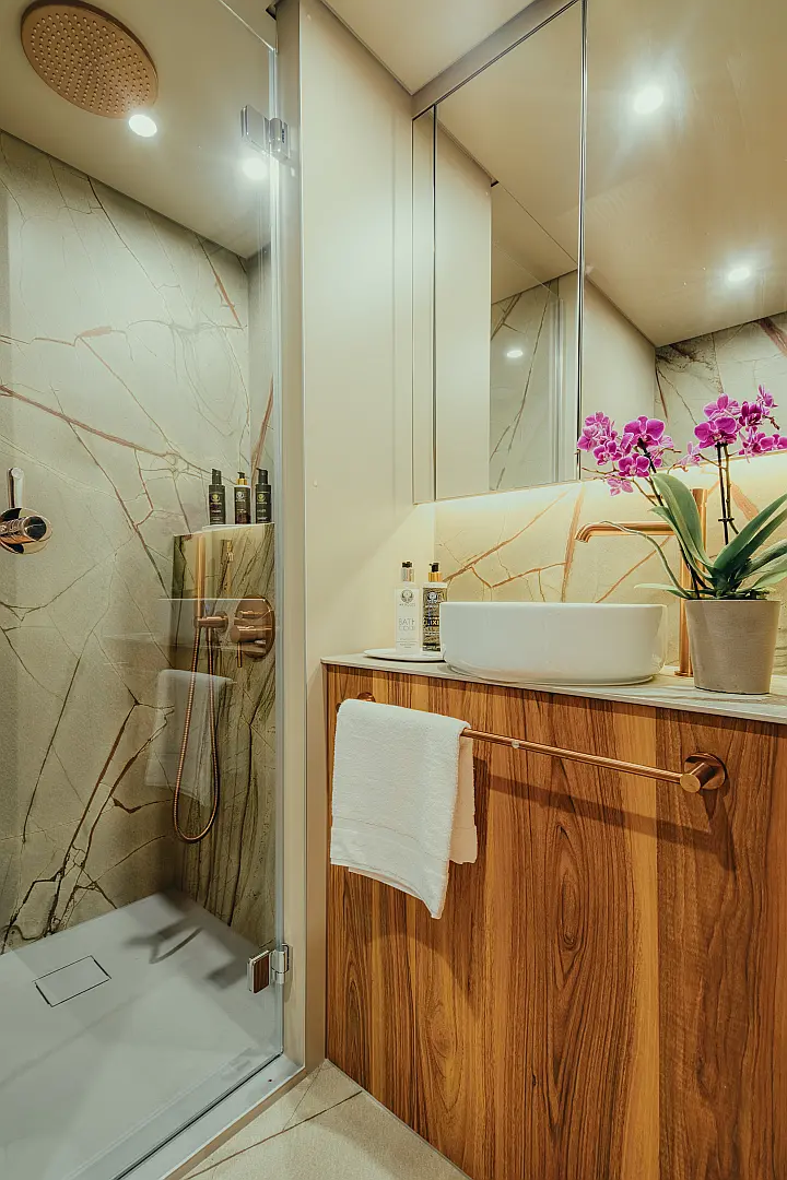 Moon Yacht 65 - 