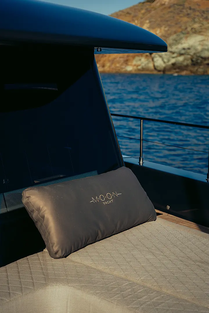Moon Yacht 65 - 