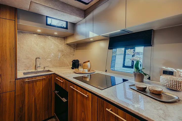 Moon Yacht 65 - 