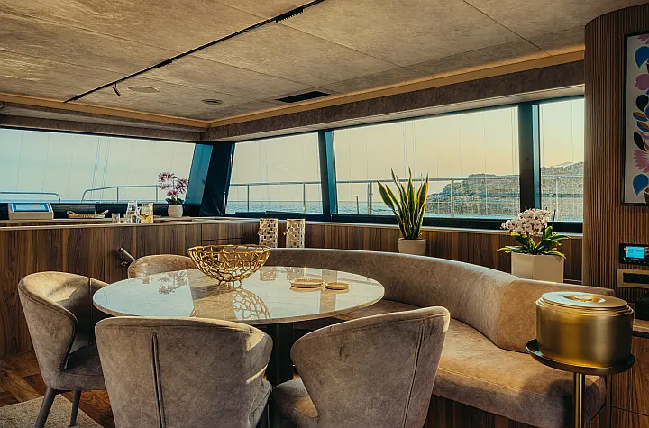 Moon Yacht 65 - 