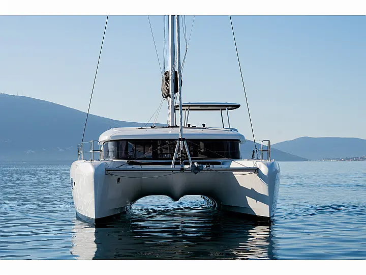 Lagoon 42 - External image