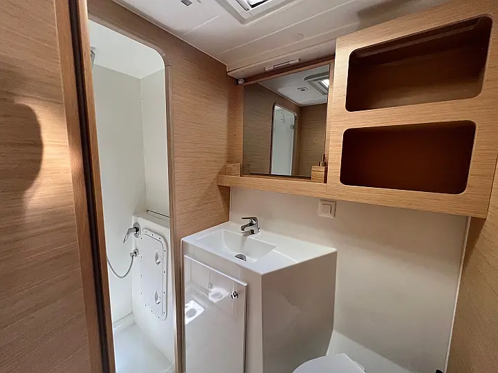 Lagoon 42 - 