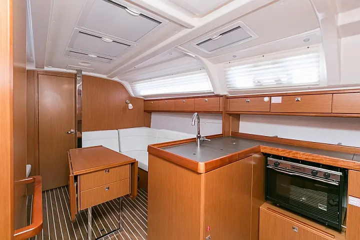 Bavaria Cruiser 37 - 