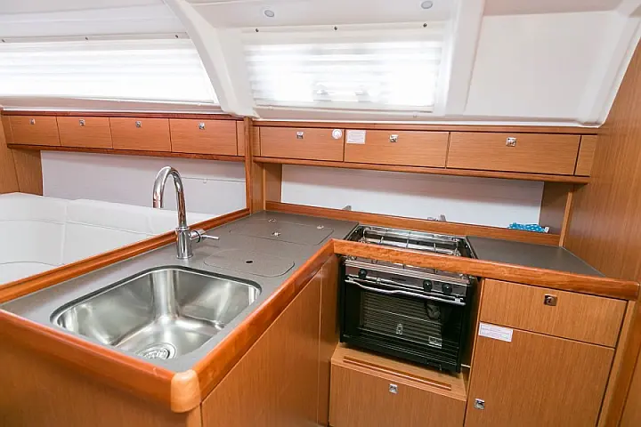 Bavaria Cruiser 37 - 