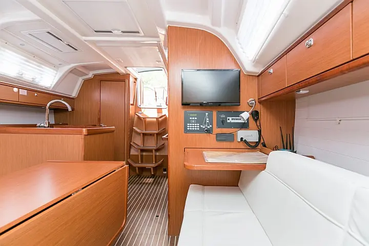 Bavaria Cruiser 37 - 