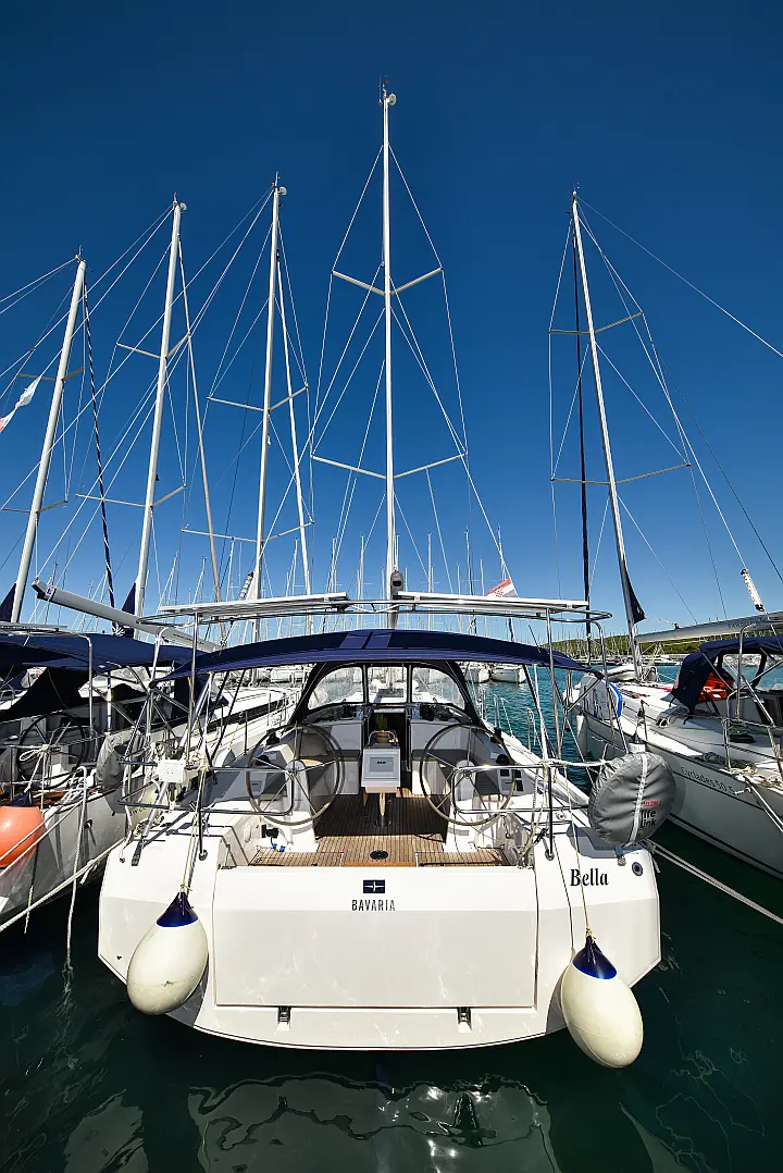 Bavaria C42 - 