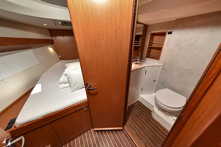 Bavaria C42 - 