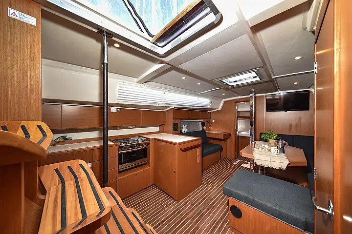 Bavaria C42 - 