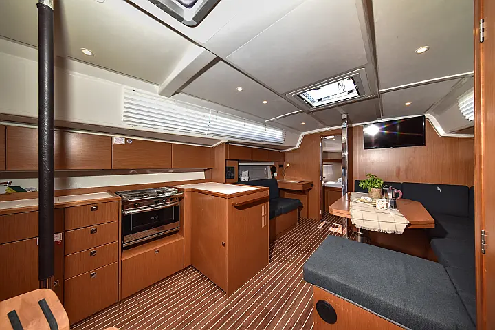 Bavaria C42 - 