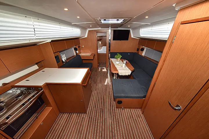 Bavaria C42 - 