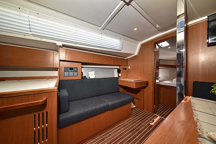 Bavaria C42 - 