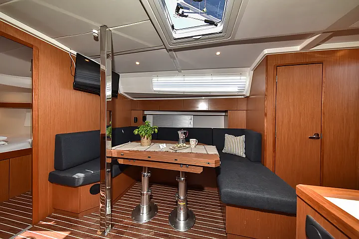 Bavaria C42 - 