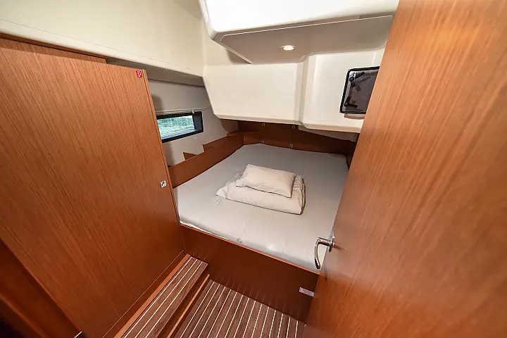 Bavaria C42 - 