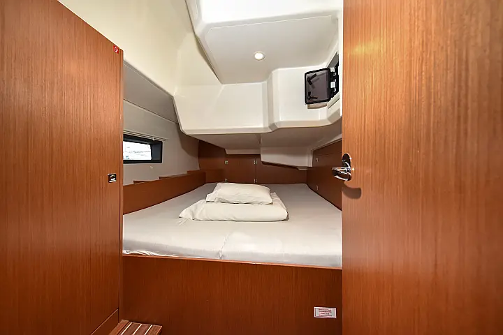 Bavaria C42 - 