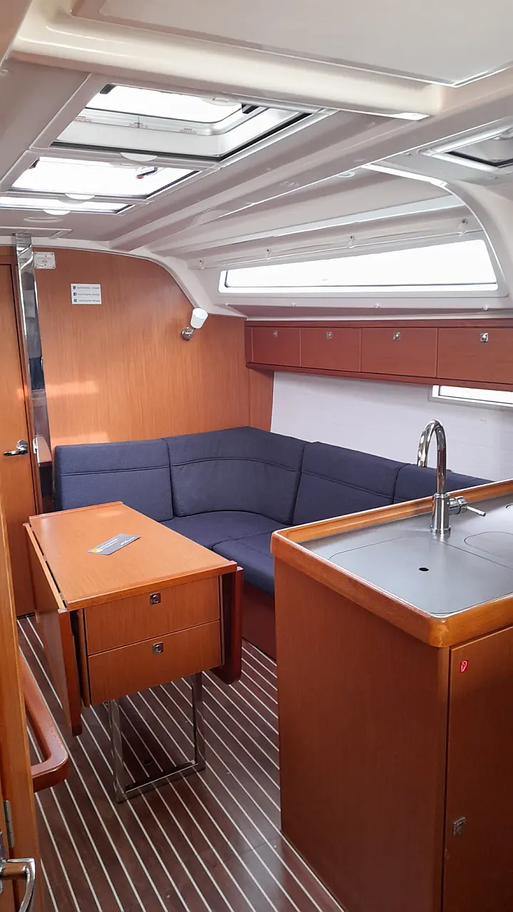 Bavaria 37 Cruiser - 