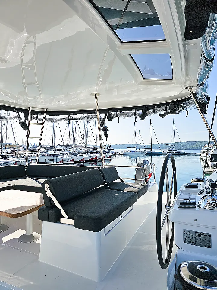 Lagoon 51 Fly - fly