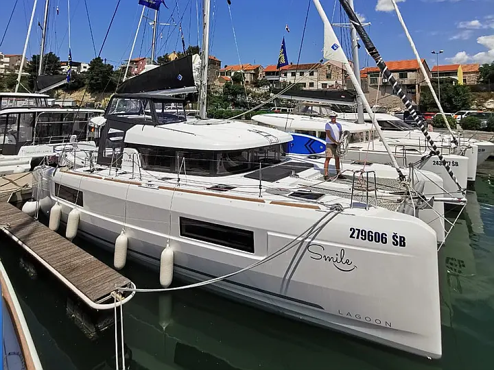 Lagoon 40 - External image