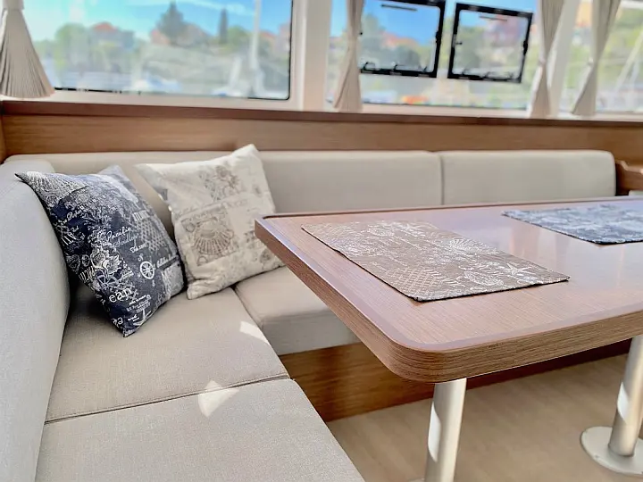 Lagoon 42 - 