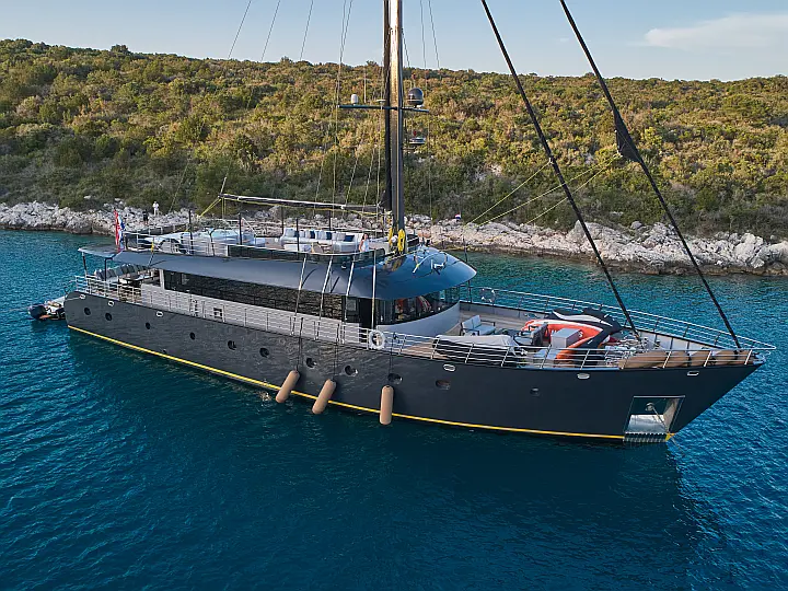 Luxury Sailing Yacht Rara Avis - External image
